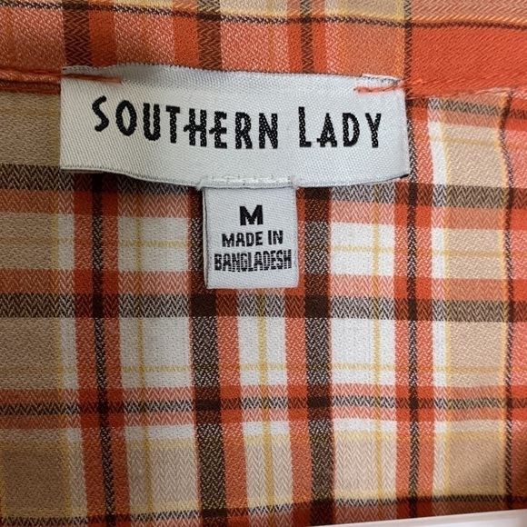 Southern lady button down women’s shirt size medium - Picture 2 of 4